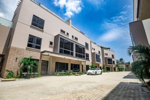 Luxurious Townhouse Living in Airport Residential Area