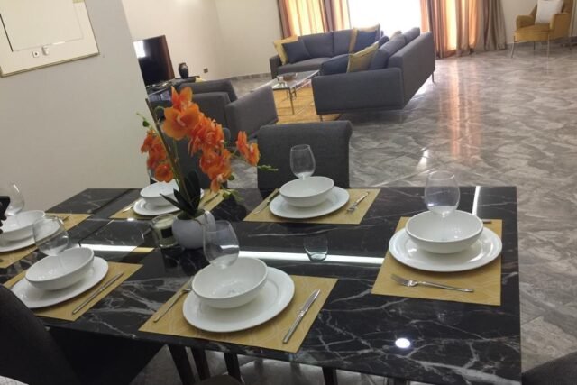 Airport Oasis: Luxurious Condo near Accra Mall (10 Minutes from Airport)